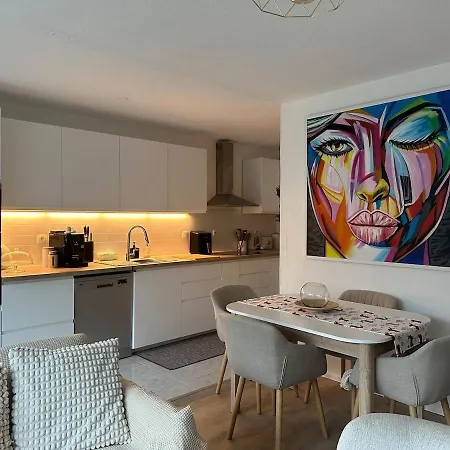 F2 Cosy Avec Terrasse A Deux Pas Du Centre De Apartment