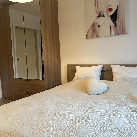 F2 Cosy Avec Terrasse à Deux Pas Du Centre De Appartamento Mulhouse