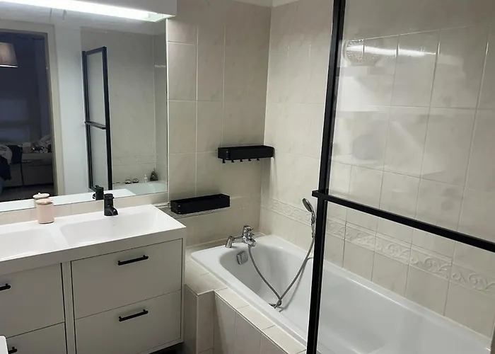 Appartement F2 Cosy Avec Terrasse A Deux Pas Du Centre De *